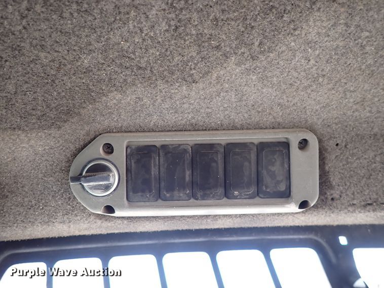 image for item DJ0087 2008 Bobcat S150  skid steer loader