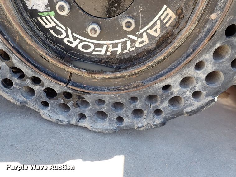 image for item DJ0087 2008 Bobcat S150  skid steer loader