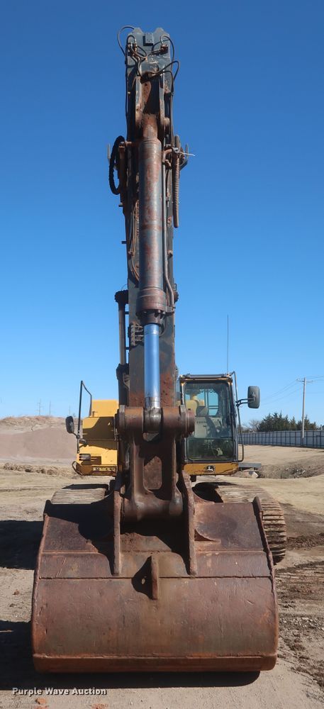 image for item DJ1825 2007 John Deere 450D LC  excavator