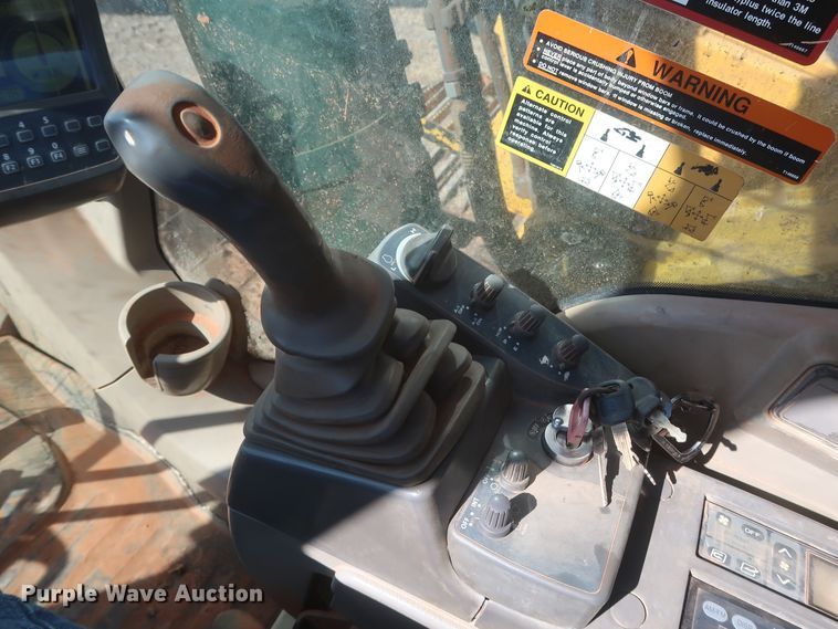 image for item DJ1825 2007 John Deere 450D LC  excavator