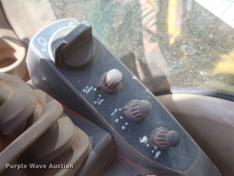 image for item DJ1825 2007 John Deere 450D LC  excavator