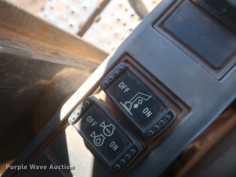 image for item DJ1825 2007 John Deere 450D LC  excavator