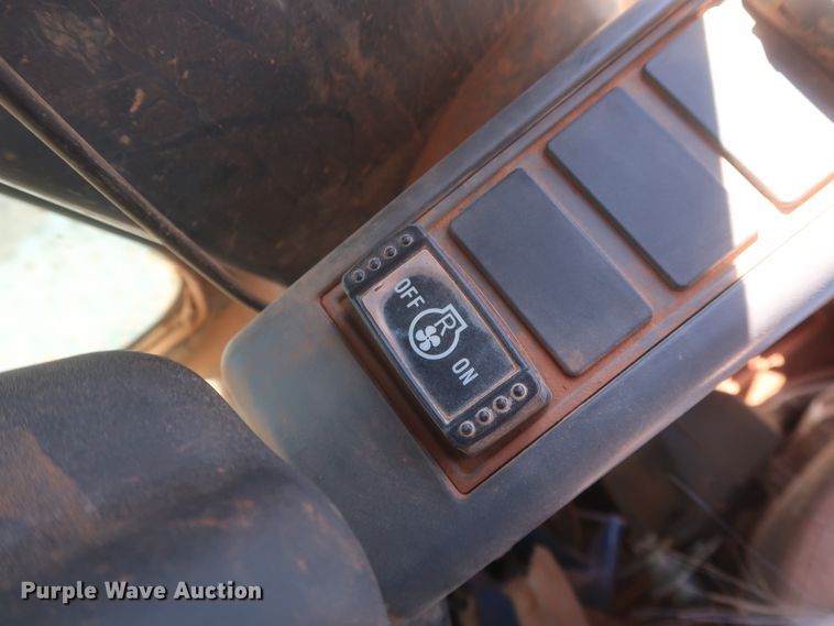 image for item DJ1825 2007 John Deere 450D LC  excavator