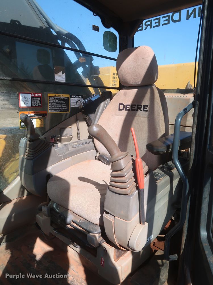 image for item DJ1825 2007 John Deere 450D LC  excavator