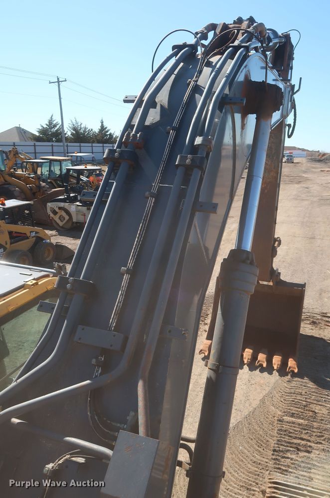 image for item DJ1825 2007 John Deere 450D LC  excavator