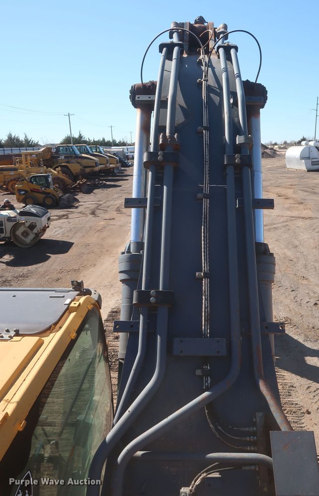 image for item DJ1825 2007 John Deere 450D LC  excavator