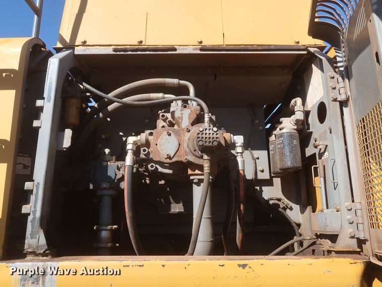 image for item DJ1825 2007 John Deere 450D LC  excavator