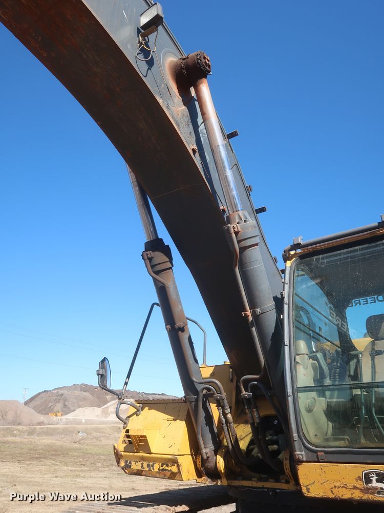 image for item DJ1825 2007 John Deere 450D LC  excavator