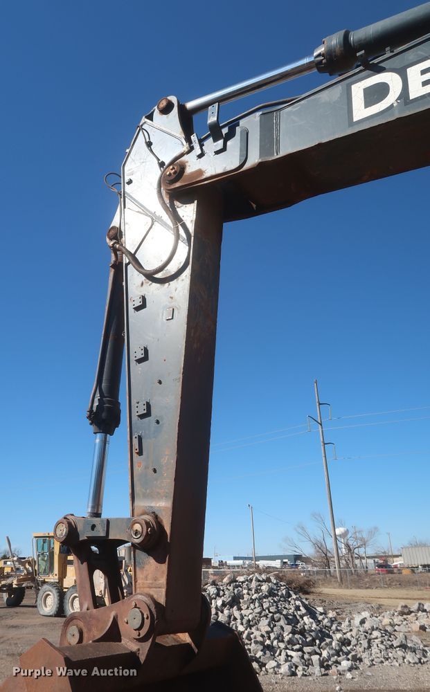 image for item DJ1825 2007 John Deere 450D LC  excavator