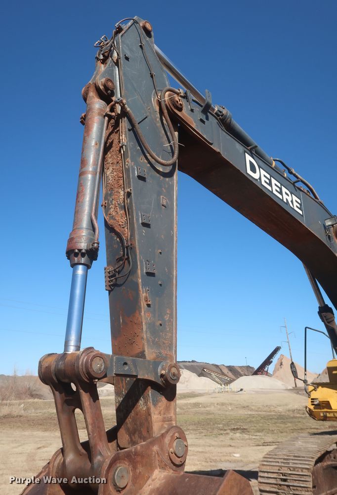 image for item DJ1825 2007 John Deere 450D LC  excavator