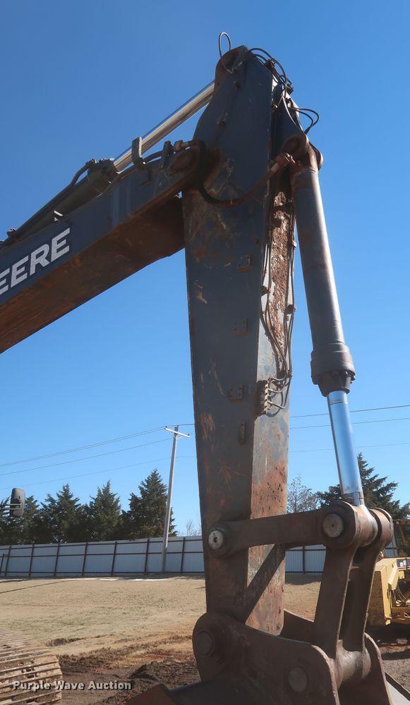 image for item DJ1825 2007 John Deere 450D LC  excavator