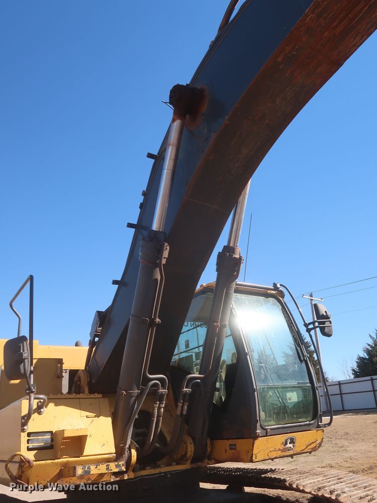 image for item DJ1825 2007 John Deere 450D LC  excavator