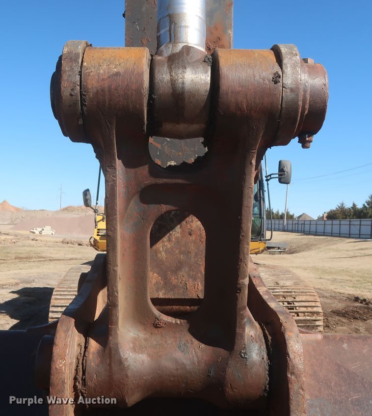 image for item DJ1825 2007 John Deere 450D LC  excavator