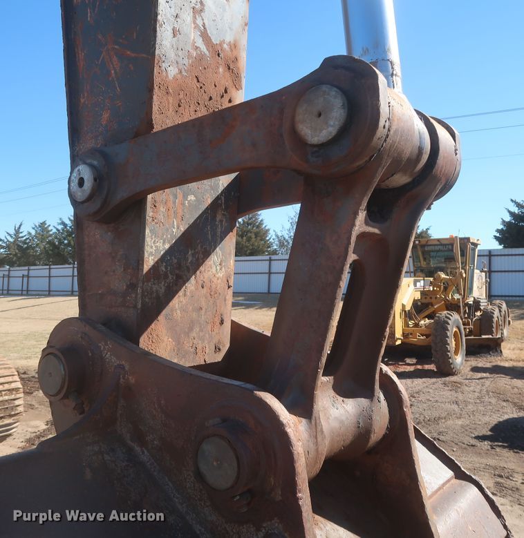 image for item DJ1825 2007 John Deere 450D LC  excavator