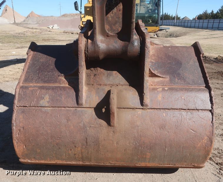 image for item DJ1825 2007 John Deere 450D LC  excavator