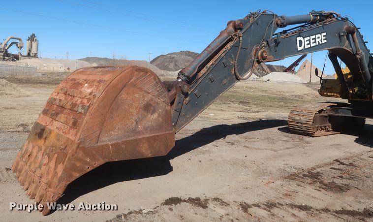 image for item DJ1825 2007 John Deere 450D LC  excavator