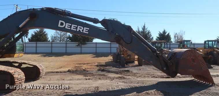 image for item DJ1825 2007 John Deere 450D LC  excavator
