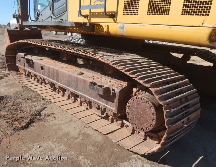 image for item DJ1825 2007 John Deere 450D LC  excavator