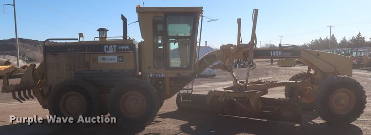 image for item DJ1826 2001 Caterpillar 140H  motor grader