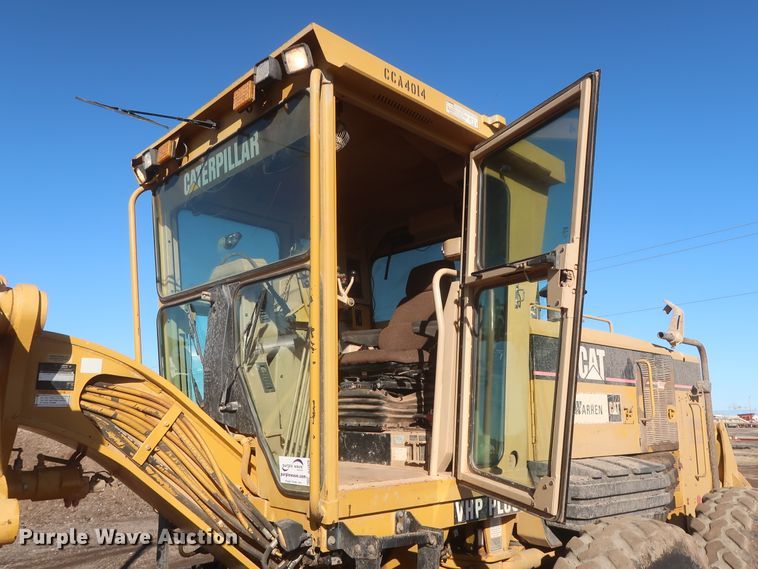 image for item DJ1826 2001 Caterpillar 140H  motor grader