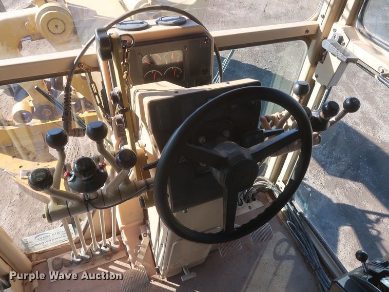 image for item DJ1826 2001 Caterpillar 140H  motor grader