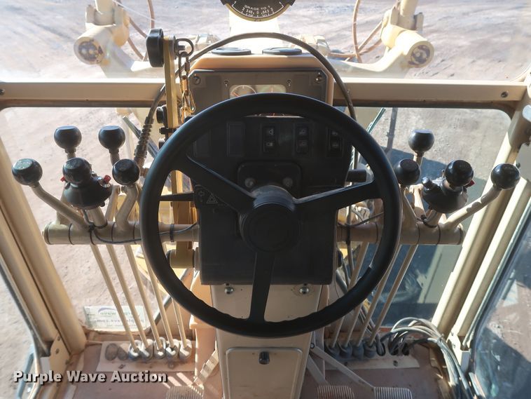 image for item DJ1826 2001 Caterpillar 140H  motor grader