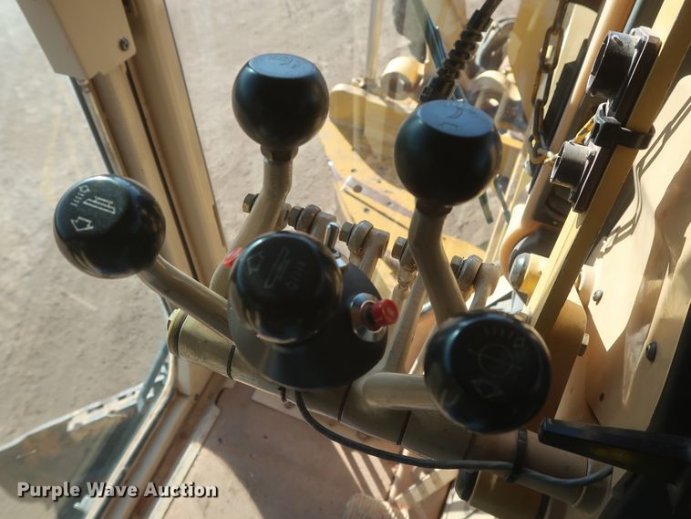 image for item DJ1826 2001 Caterpillar 140H  motor grader