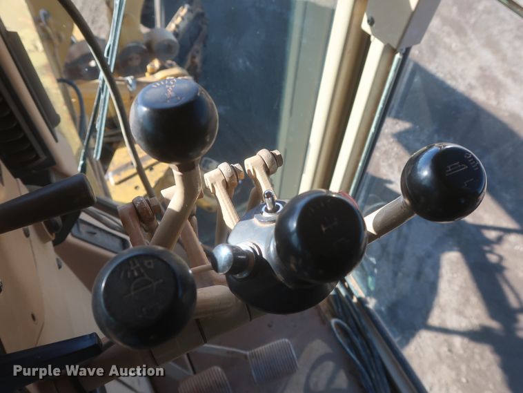 image for item DJ1826 2001 Caterpillar 140H  motor grader