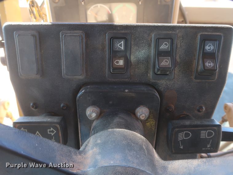 image for item DJ1826 2001 Caterpillar 140H  motor grader