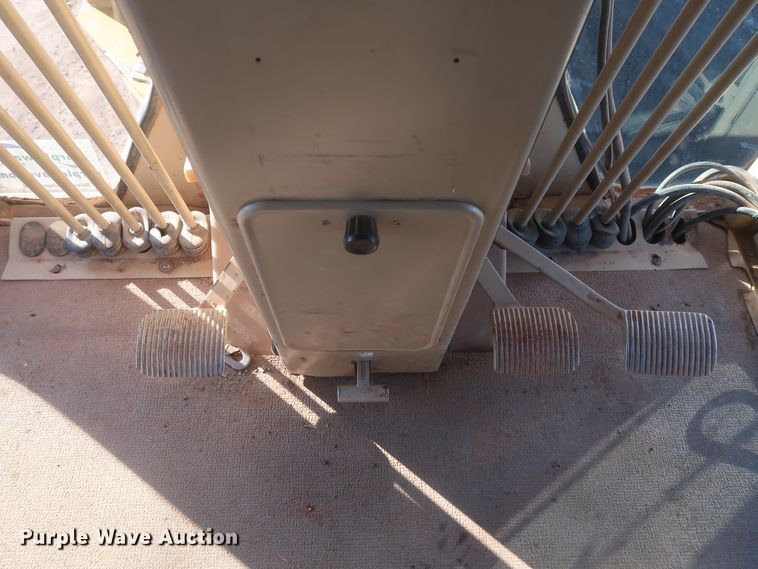 image for item DJ1826 2001 Caterpillar 140H  motor grader