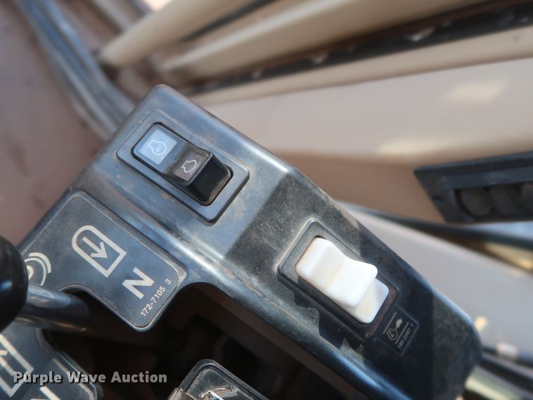 image for item DJ1826 2001 Caterpillar 140H  motor grader