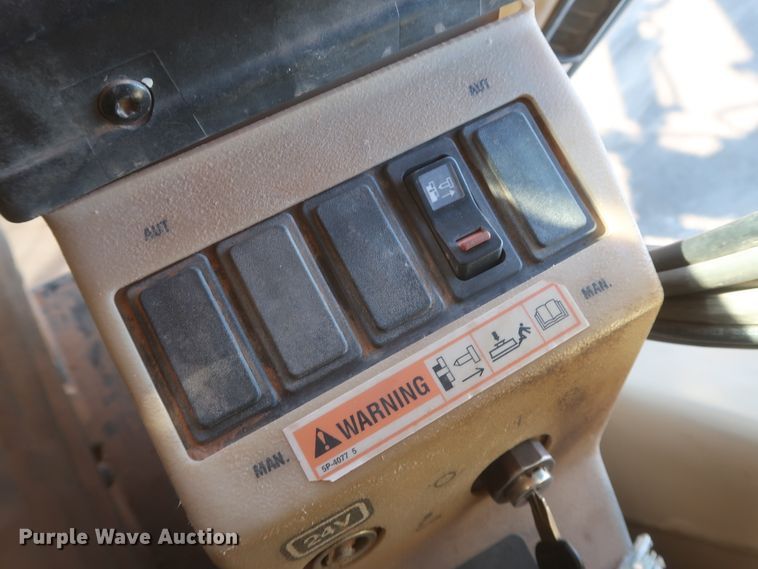 image for item DJ1826 2001 Caterpillar 140H  motor grader