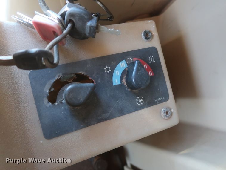 image for item DJ1826 2001 Caterpillar 140H  motor grader