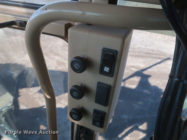 image for item DJ1826 2001 Caterpillar 140H  motor grader