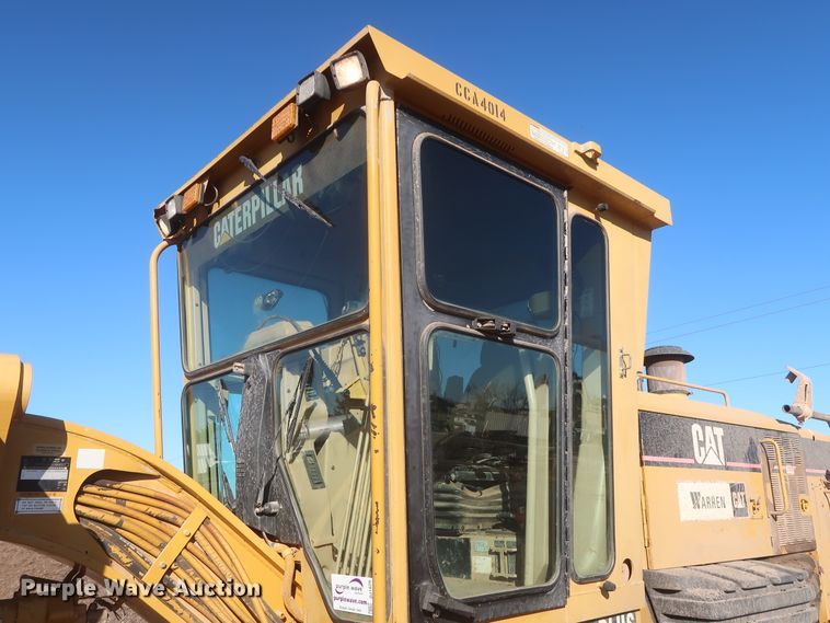 image for item DJ1826 2001 Caterpillar 140H  motor grader
