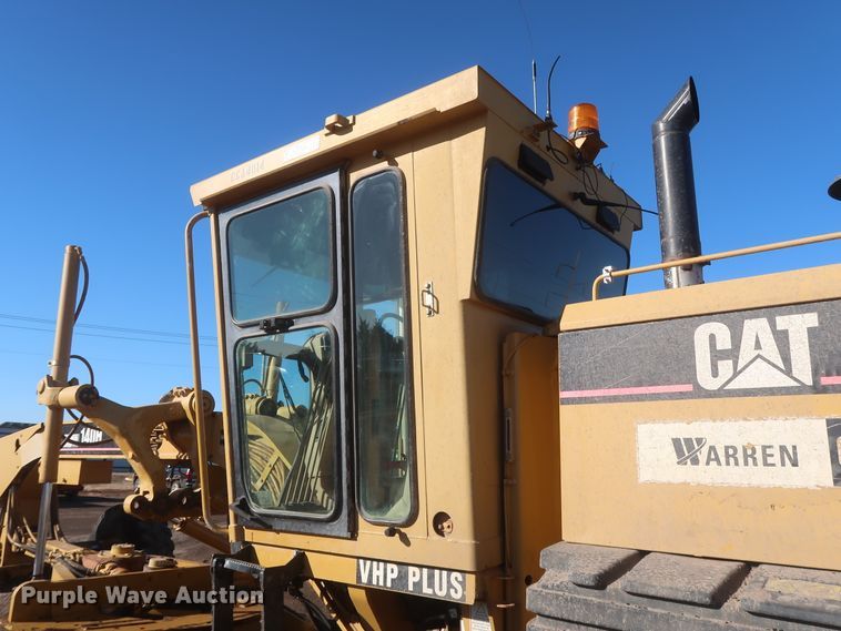 image for item DJ1826 2001 Caterpillar 140H  motor grader