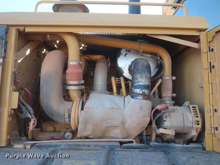 image for item DJ1826 2001 Caterpillar 140H  motor grader