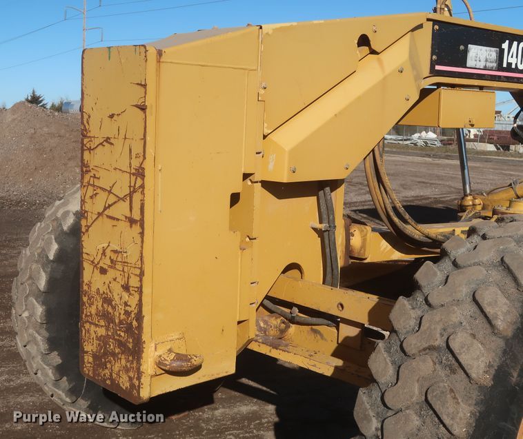 image for item DJ1826 2001 Caterpillar 140H  motor grader