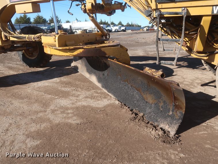 image for item DJ1826 2001 Caterpillar 140H  motor grader