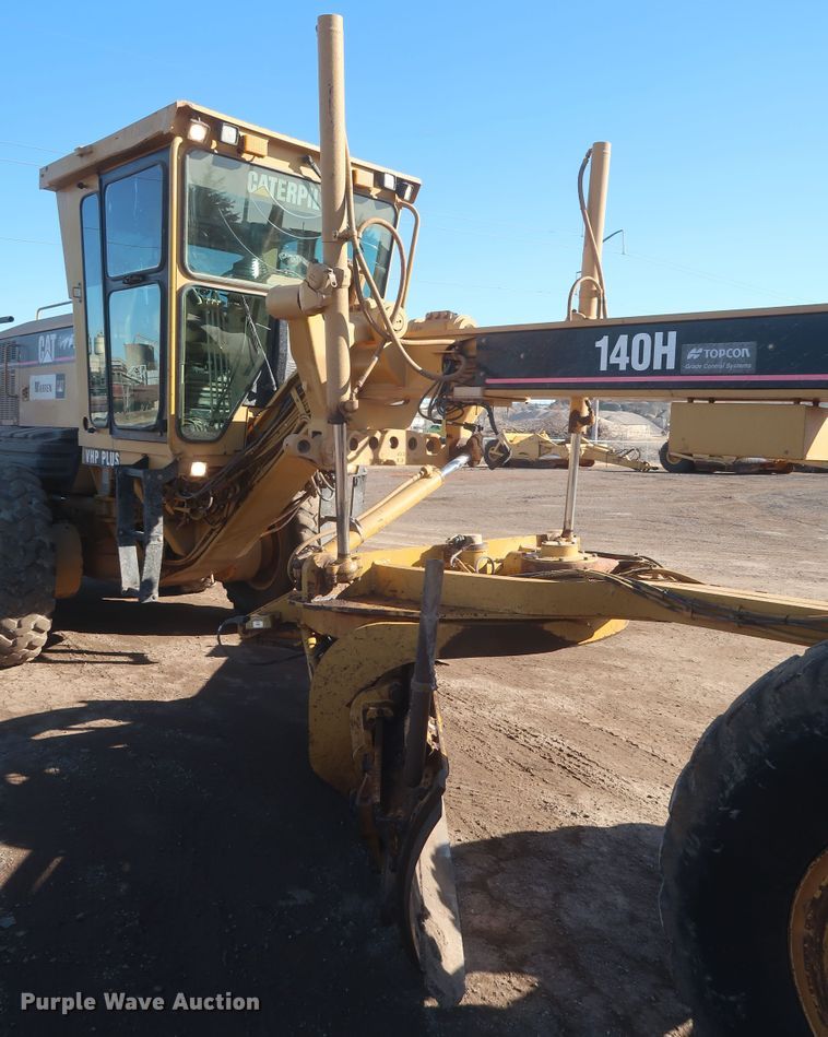 image for item DJ1826 2001 Caterpillar 140H  motor grader