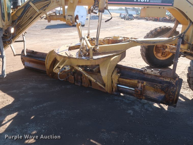 image for item DJ1826 2001 Caterpillar 140H  motor grader