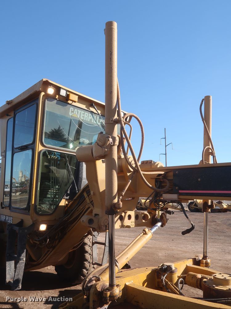 image for item DJ1826 2001 Caterpillar 140H  motor grader