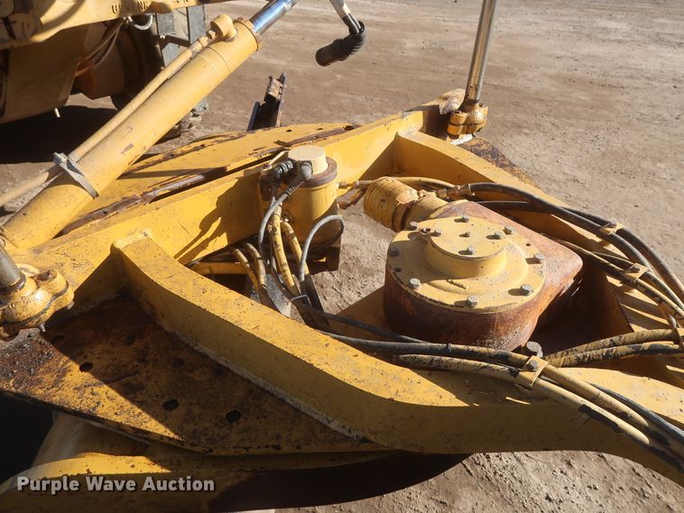 image for item DJ1826 2001 Caterpillar 140H  motor grader