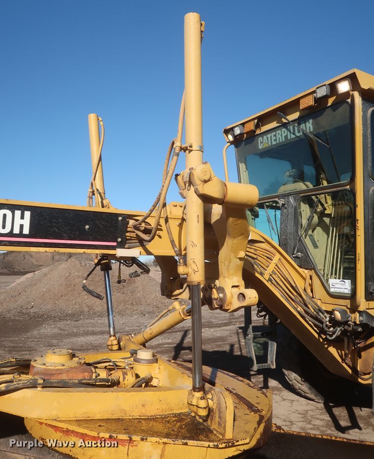 image for item DJ1826 2001 Caterpillar 140H  motor grader