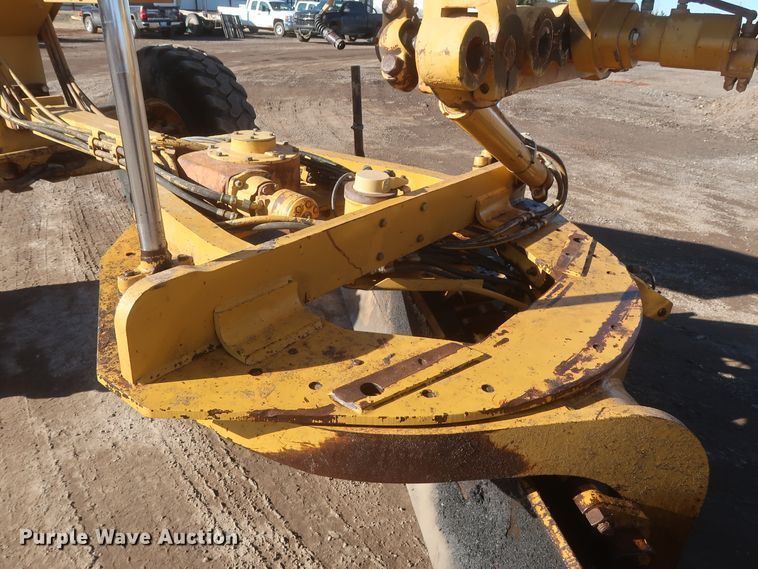 image for item DJ1826 2001 Caterpillar 140H  motor grader