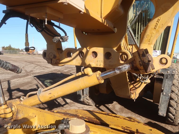 image for item DJ1826 2001 Caterpillar 140H  motor grader