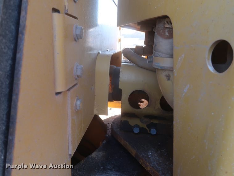 image for item DJ1826 2001 Caterpillar 140H  motor grader