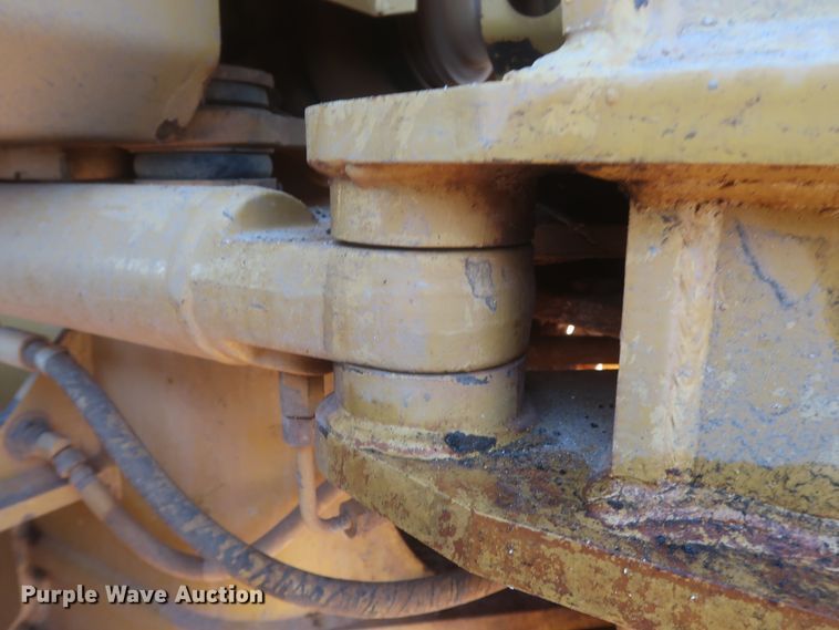 image for item DJ1826 2001 Caterpillar 140H  motor grader