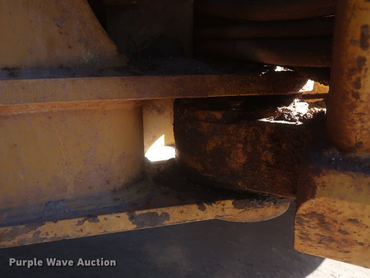 image for item DJ1826 2001 Caterpillar 140H  motor grader