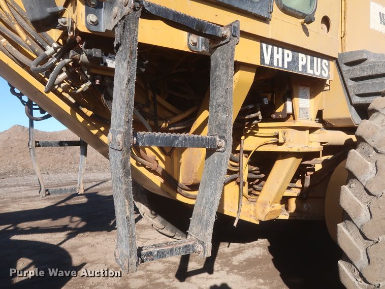 image for item DJ1826 2001 Caterpillar 140H  motor grader